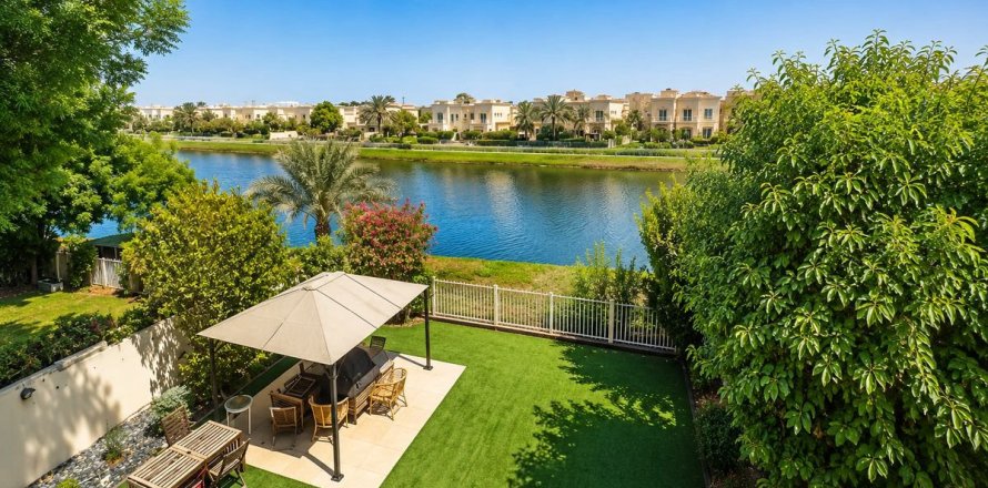 Villa de 3 chambres à Dubai, UAE No. 164486