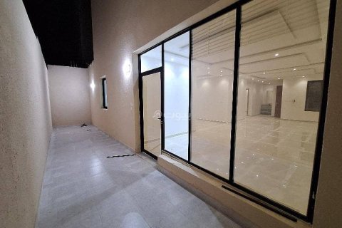 Villa de 3 dormitorios en Riyadh, Saudi Arabia No. 60225 12