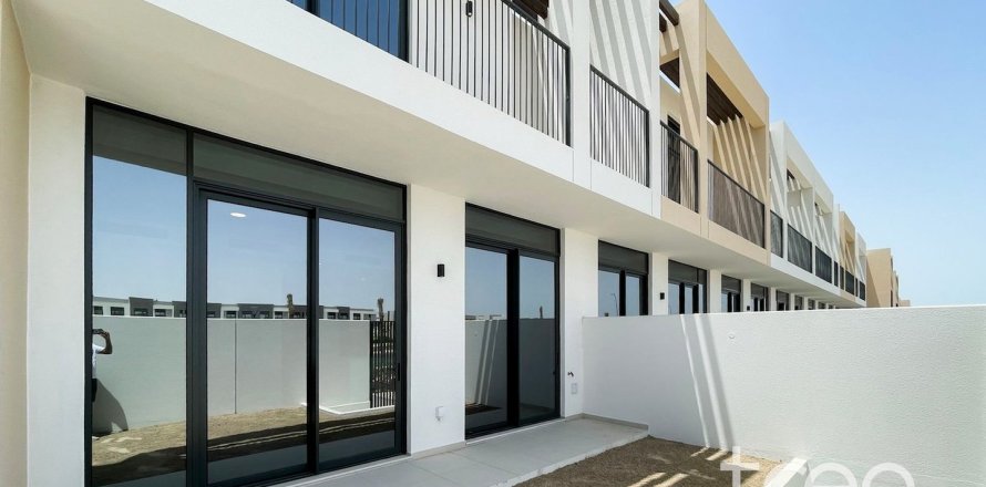 3 bedrooms Townhouse in Dubai, UAE No. 188144