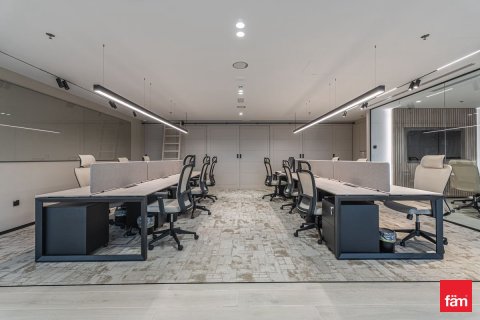 193.9m² Office in Dubai, UAE No. 166657