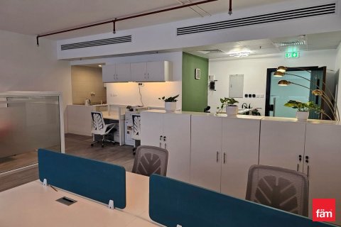 84m² Office in Dubai, UAE No. 163290