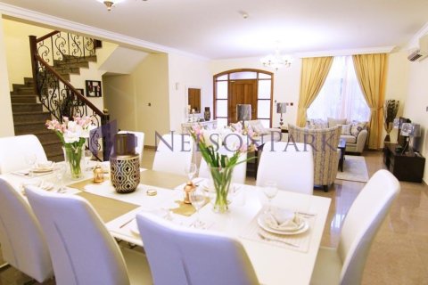 Villa de 3 dormitorios en Doha, Qatar No. 57485 4