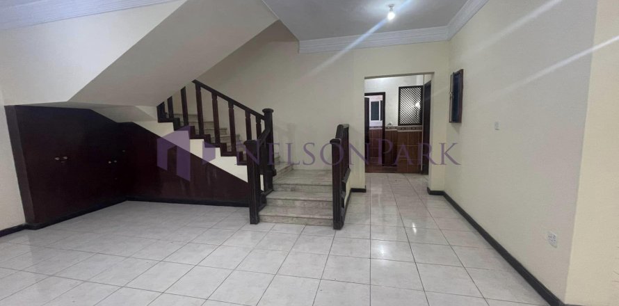Villa de 4 chambres à Doha, Qatar No. 57466