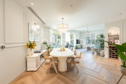 Apartment de 3 dormitorios en Shoreline Apartments, UAE No. 64915