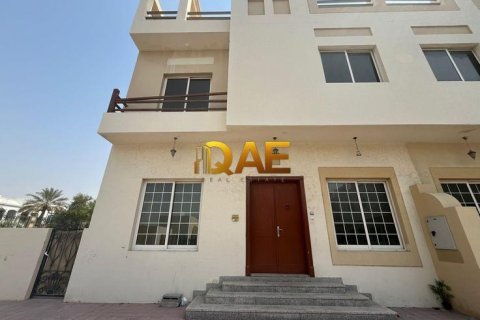 4 bedrooms Villa in Mirdif, UAE No. 33087