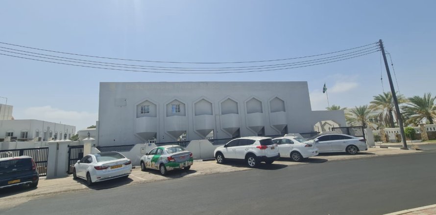 Villa de 16 chambres à Al Qurm, Oman No. 54392