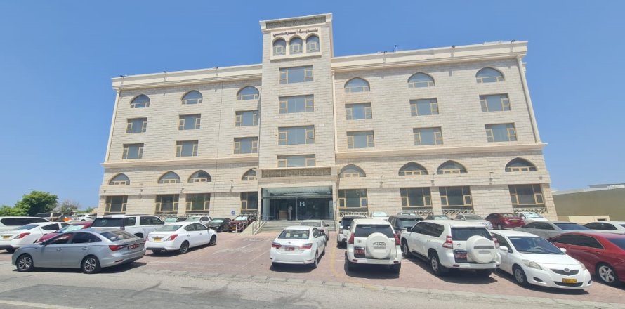 Commercial property de 1000m² à Muscat, Oman No. 54393