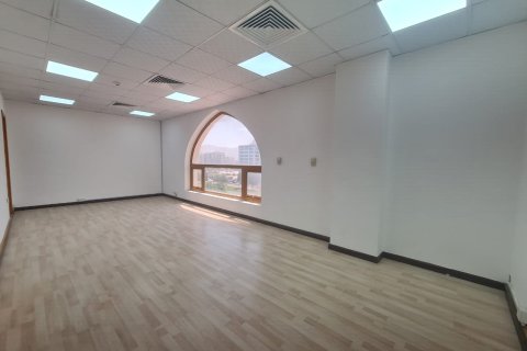 Commercial property de 1000m² à Muscat, Oman No. 54393 3