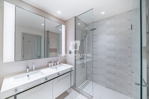 Appartement de 2 chambres à EMAAR Beachfront, UAE No. 129221 18