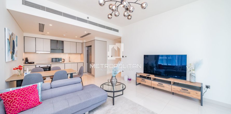 Appartement de 2 chambres à EMAAR Beachfront, UAE No. 129221