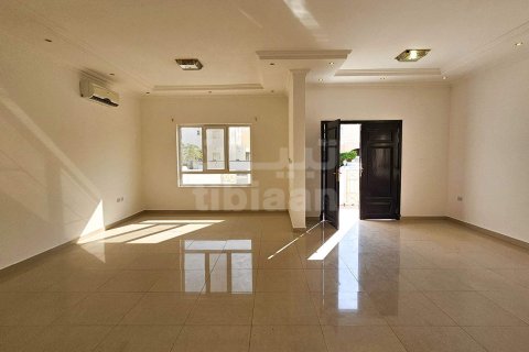 Villa Gemela de 4 dormitorios en As Sib, Oman No. 53626 4