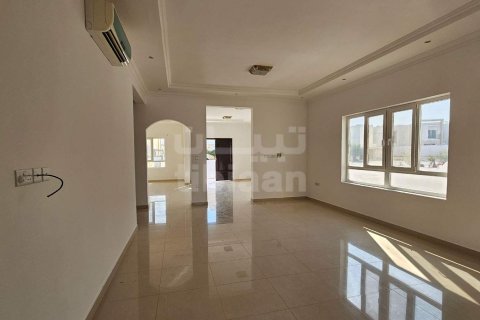 Villa Gemela de 4 dormitorios en As Sib, Oman No. 53626 3
