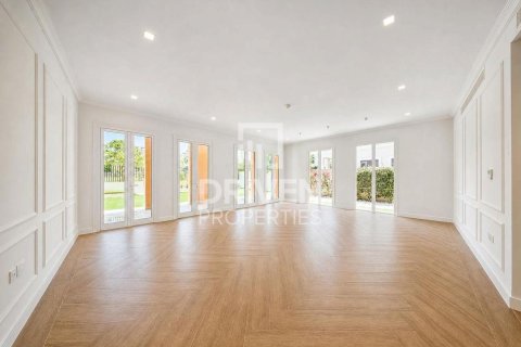 4 bedrooms Villa in Jumeirah, UAE No. 192906 7