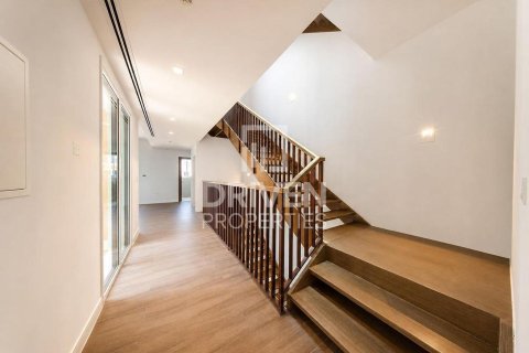 4 bedrooms Villa in Jumeirah, UAE No. 192906 8