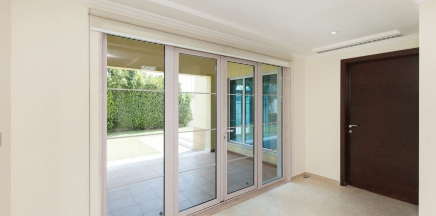 Вилла с 3 спальнями в Jumeirah Park, ОАЭ №142959