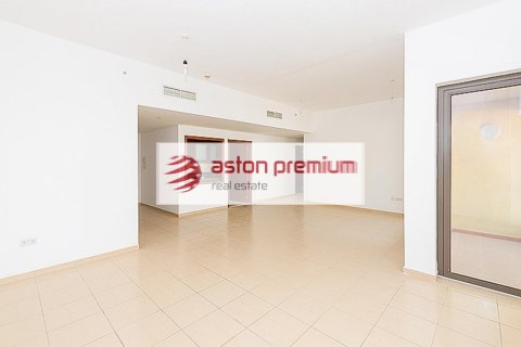 Квартира с 2 спальнями в Джумейра Бич Резиденс, ОАЭ №198952 21