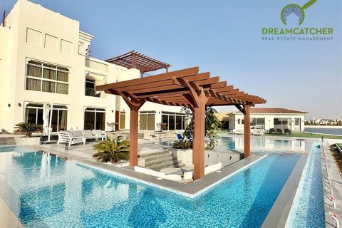 5 bedrooms Villa in Al Hamra Village, UAE No. 75679