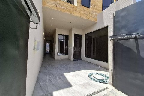 Villa de 6 dormitorios en Riyadh, Saudi Arabia No. 67988 3