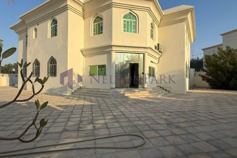7 bedrooms Villa in Doha, Qatar No. 57242