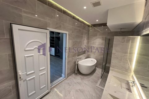 7 bedrooms Villa in Doha, Qatar No. 57967 28