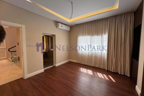 7 bedrooms Villa in Doha, Qatar No. 57967 26