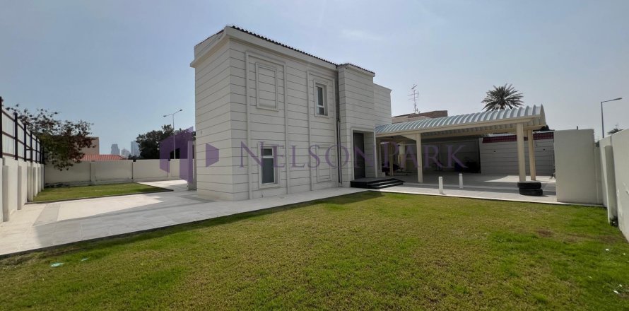 7 bedrooms Villa in Doha, Qatar No. 57967