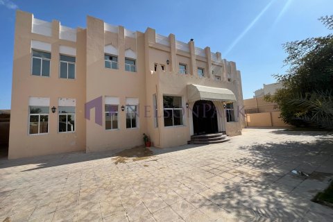 7 bedrooms Villa in Doha, Qatar No. 57966