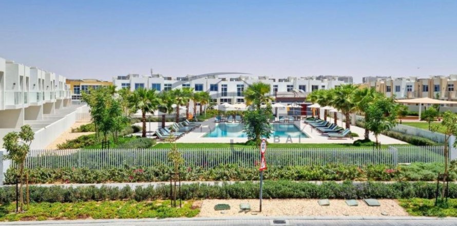 4 bedrooms Townhouse in Dubai, UAE No. 35166