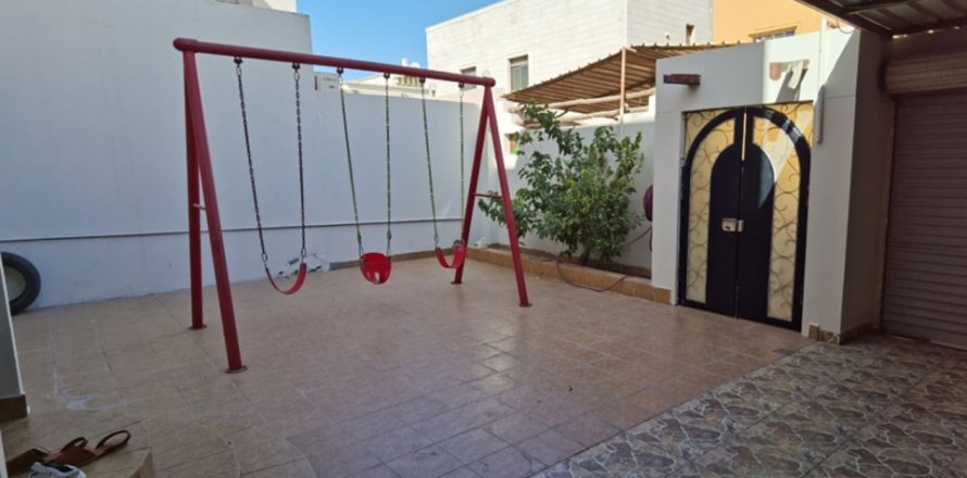 Villa de 4 chambres à Muharraq, Bahrain No. 59791