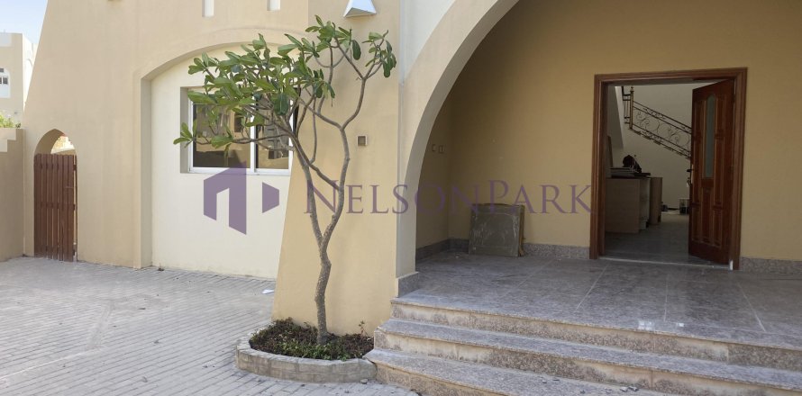 Villa de 4 dormitorios en Doha, Qatar No. 58216