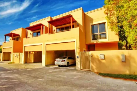 Villa de 3 dormitorios en Dubai, UAE No. 164036