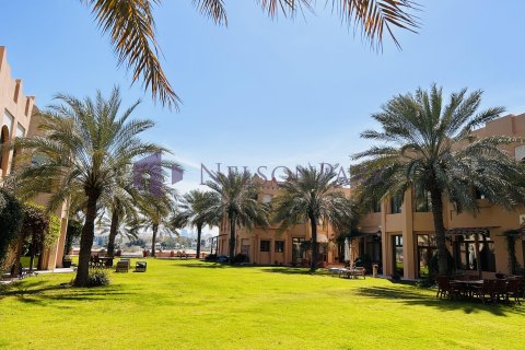 5 bedrooms Villa in Doha, Qatar No. 58275