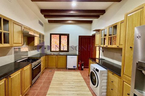 5 bedrooms Villa in Doha, Qatar No. 58275 17