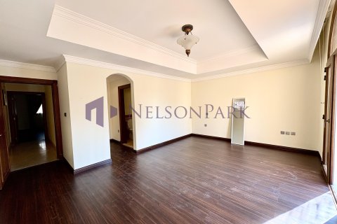 5 bedrooms Villa in Doha, Qatar No. 58275 8
