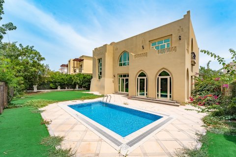 Villa de 4 chambres à Jumeirah Islands, UAE No. 183220