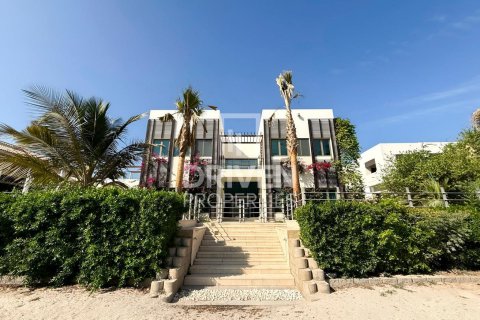 Вилла с 6 спальнями в Signature Villas, ОАЭ №202845