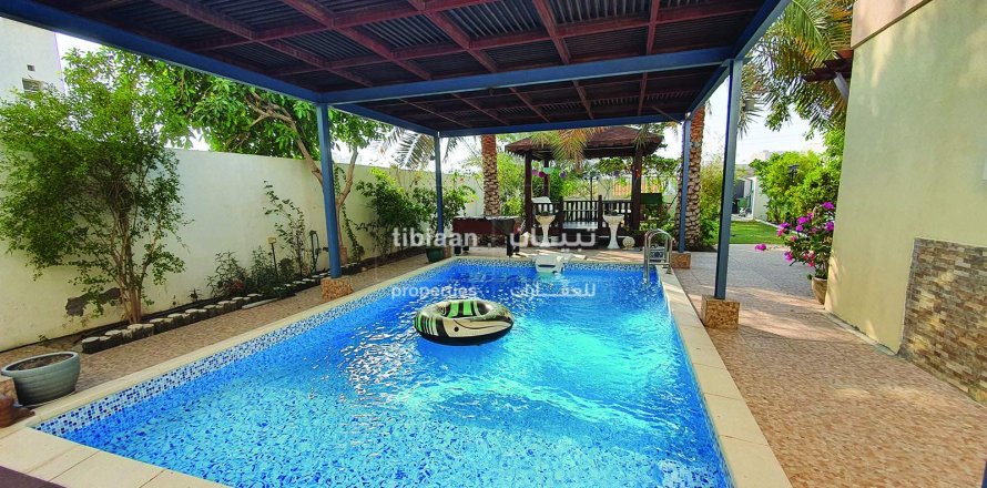 Villa Gemela de 5 dormitorios en Bawshar, Oman No. 53767