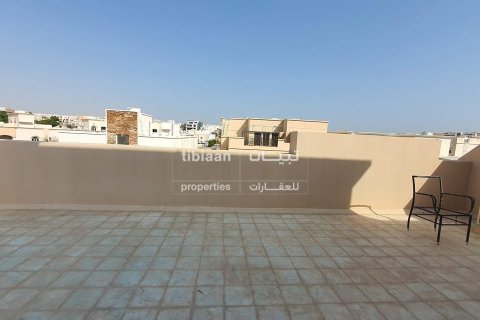 Villa Gemela de 4 dormitorios en Bawshar, Oman No. 53770 3