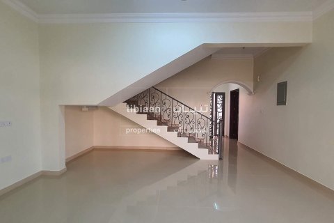Villa Gemela de 4 dormitorios en Bawshar, Oman No. 53770 9