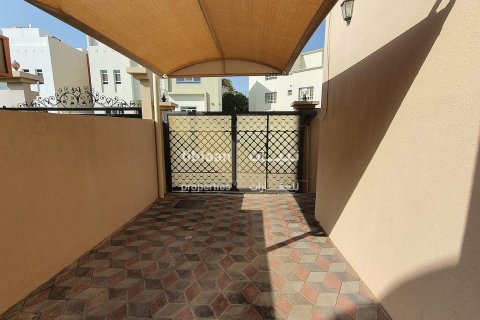 Villa Gemela de 4 dormitorios en Bawshar, Oman No. 53770 10