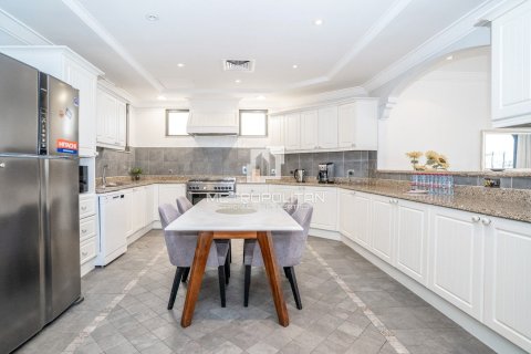 Вилла с 4 спальнями в Garden Homes, ОАЭ №128641 8