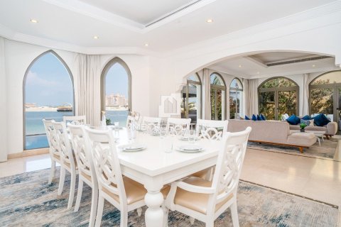 Вилла с 4 спальнями в Garden Homes, ОАЭ №128641 9