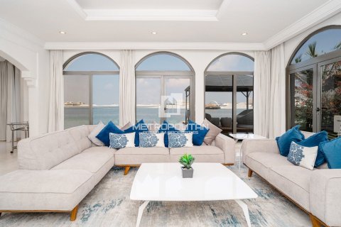 Вилла с 4 спальнями в Garden Homes, ОАЭ №128641 3