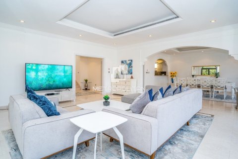 Вилла с 4 спальнями в Garden Homes, ОАЭ №128641 4