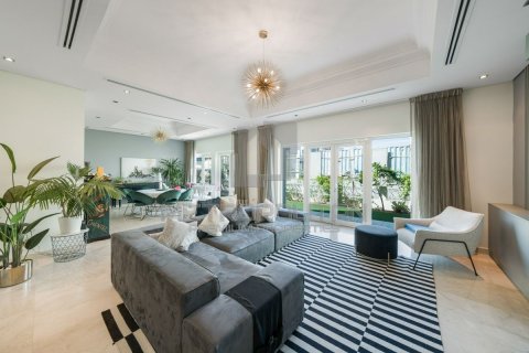 Villa de 4 chambres à North Village, UAE No. 128953