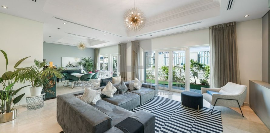 Villa de 4 chambres à North Village, UAE No. 128953