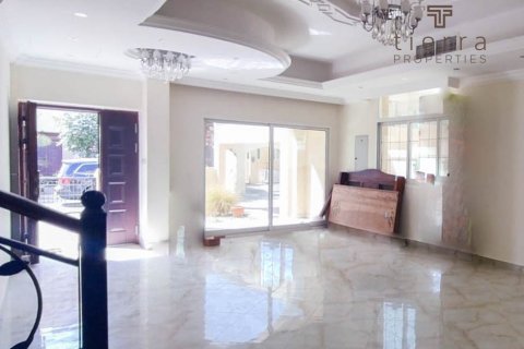 Вилла с 4 спальнями в Dubai Industrial Park, ОАЭ №4649 3