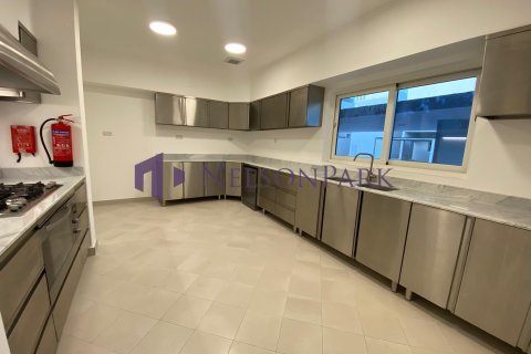 Villa de 5 chambres à Doha, Qatar No. 58370 10