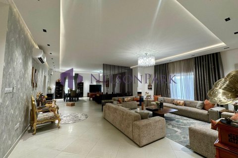Villa de 5 chambres à Doha, Qatar No. 58370 3