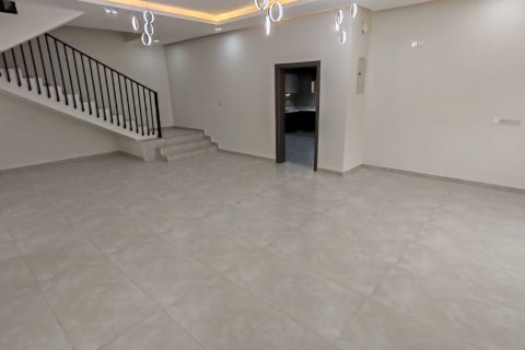 Villa Jumelée de 5 chambres à Al Ansab, Oman No. 98805 5